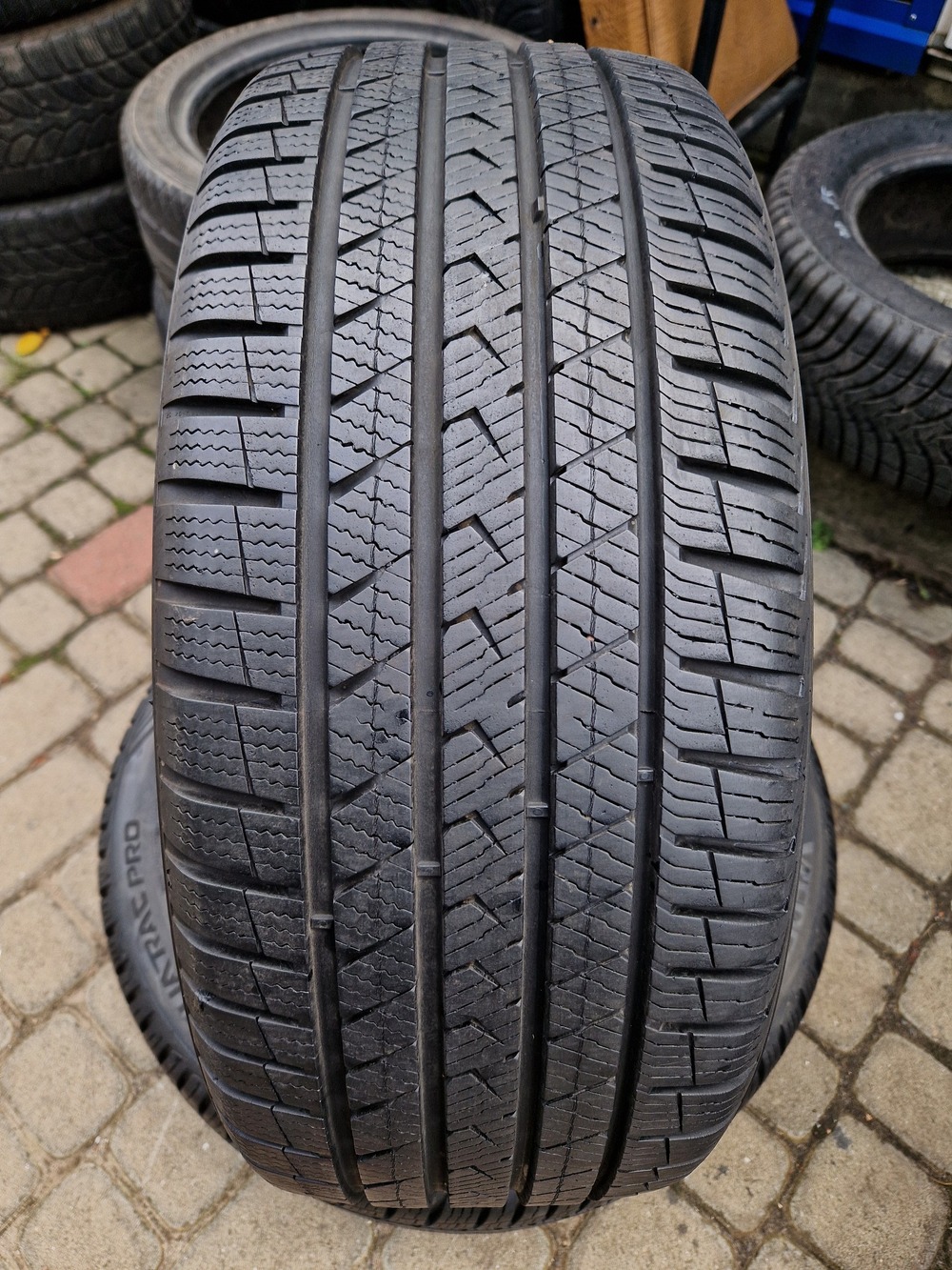 в б/у 215/45R18 Vredestein Ultrac Pro 4222 7мм