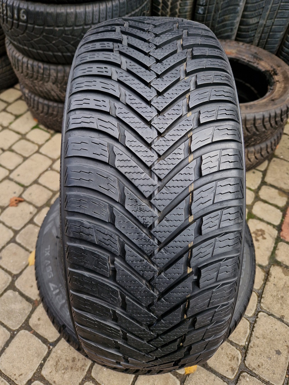 в б/у 205/55R17 Nokian Weatherproof 1720 6.5-7мм