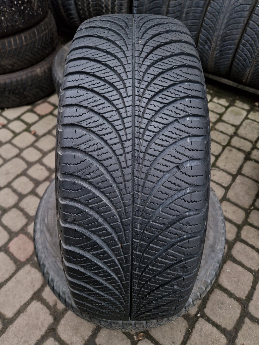 в б/у 215/65R16 Goodyear Vector 4Seasons Gen-2 2419 6.5-7мм