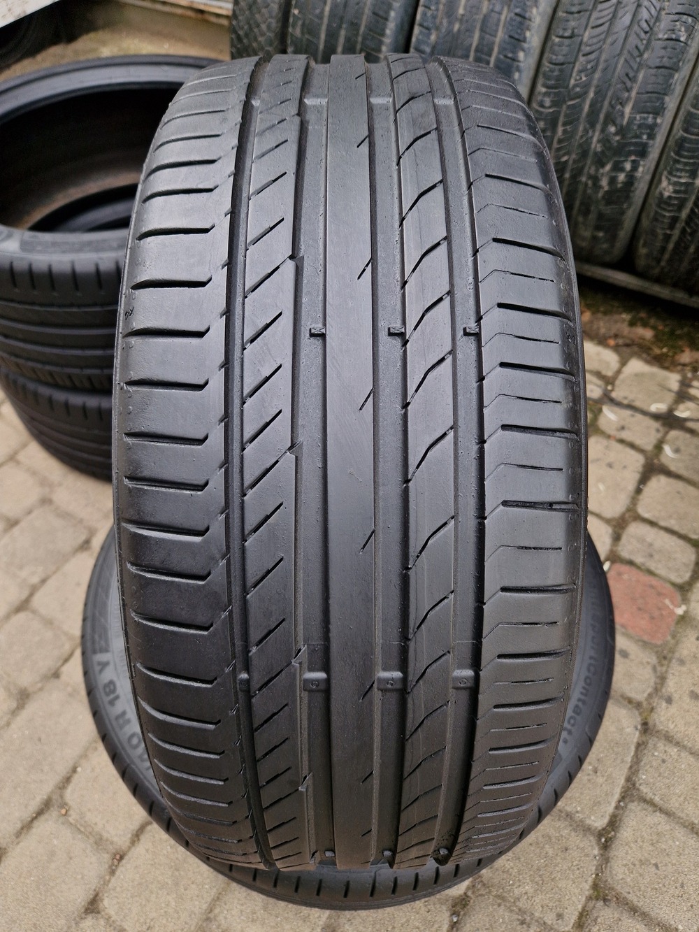БУ шины Лето 225 40 R18 Continental