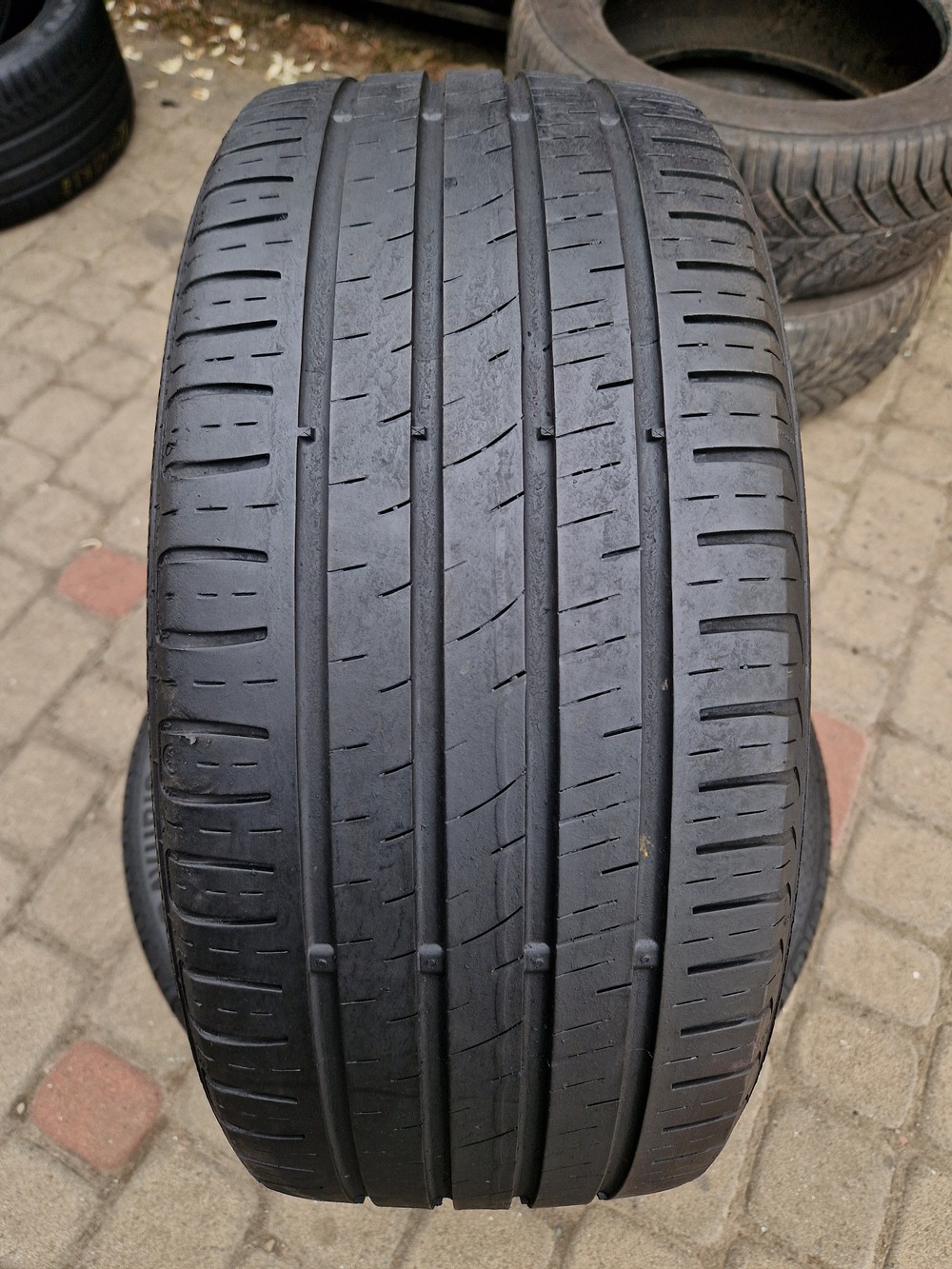 л б/у 215/45R17 Barum Bravuris 3HM 4715 5,5мм