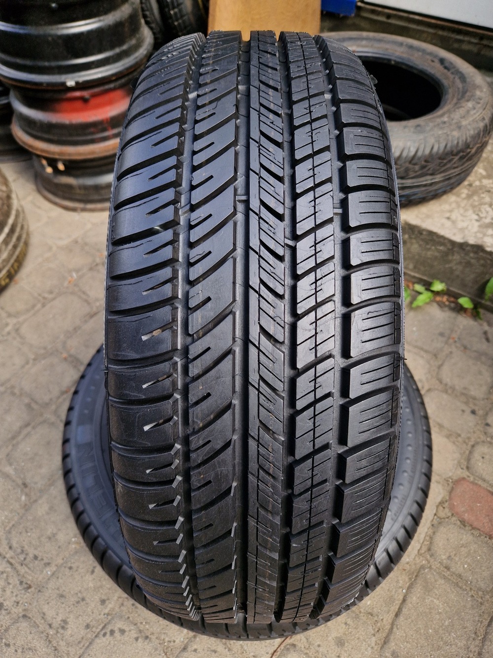 л б/у 195/60R15 Michelin Energy XH1 8/01 7.5-8мм