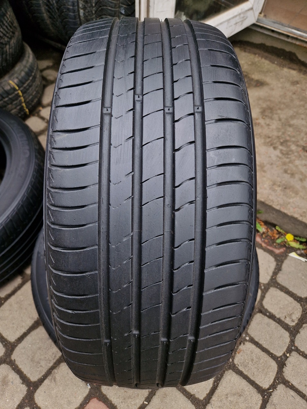 л б/у 215/45R16 Kumho Ecsta HS51 1118 4.5-5.5мм