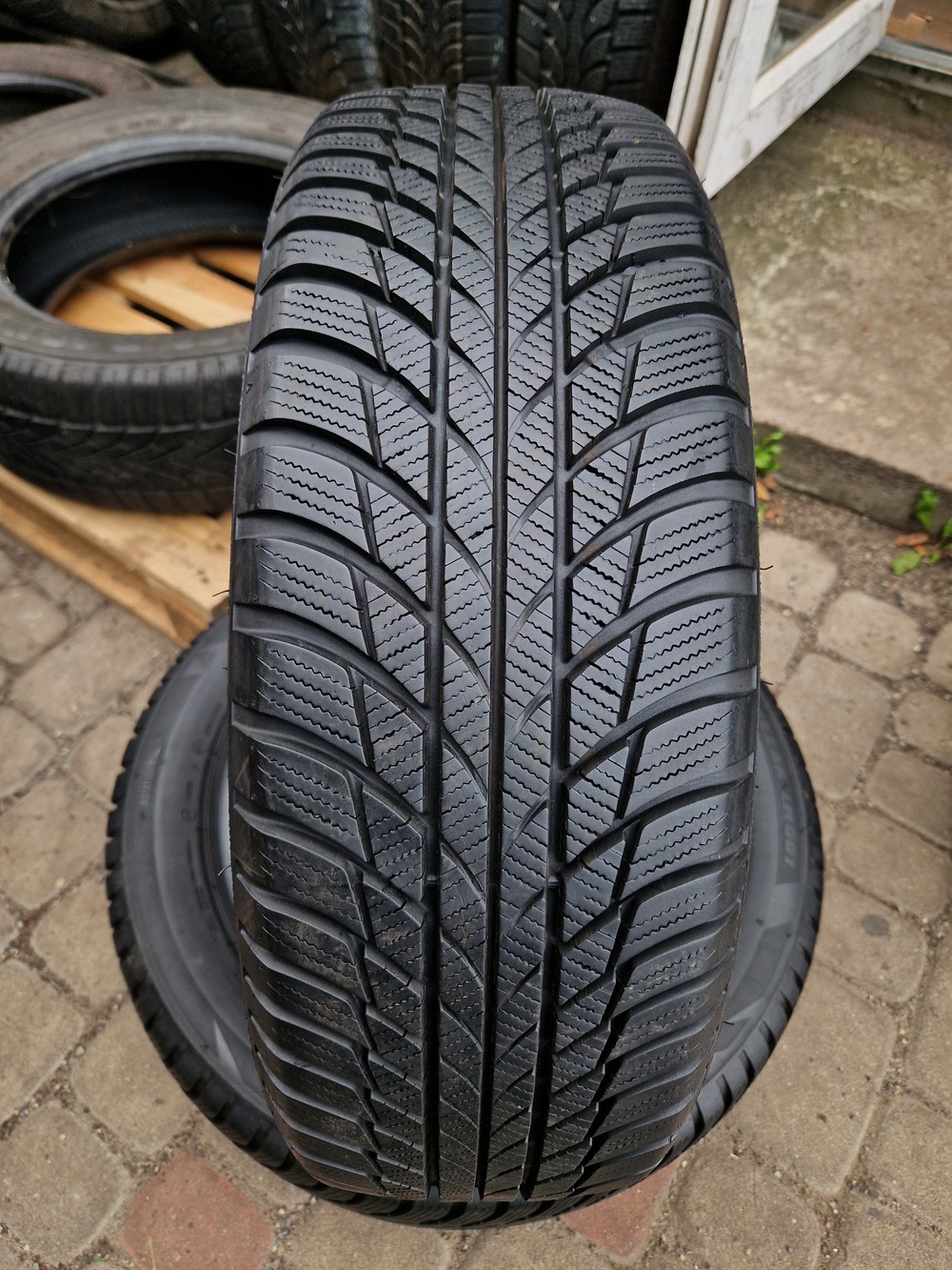 з б/у 185/60R16 Bridgestone Blizzak LM001 4218 5/7.5мм