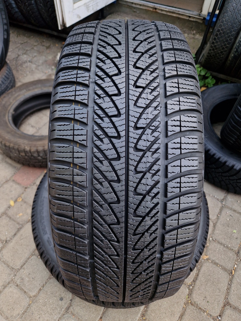 з б/у 225/55R17 Goodyear UltraGrip 8 Performance 3821 5-7мм