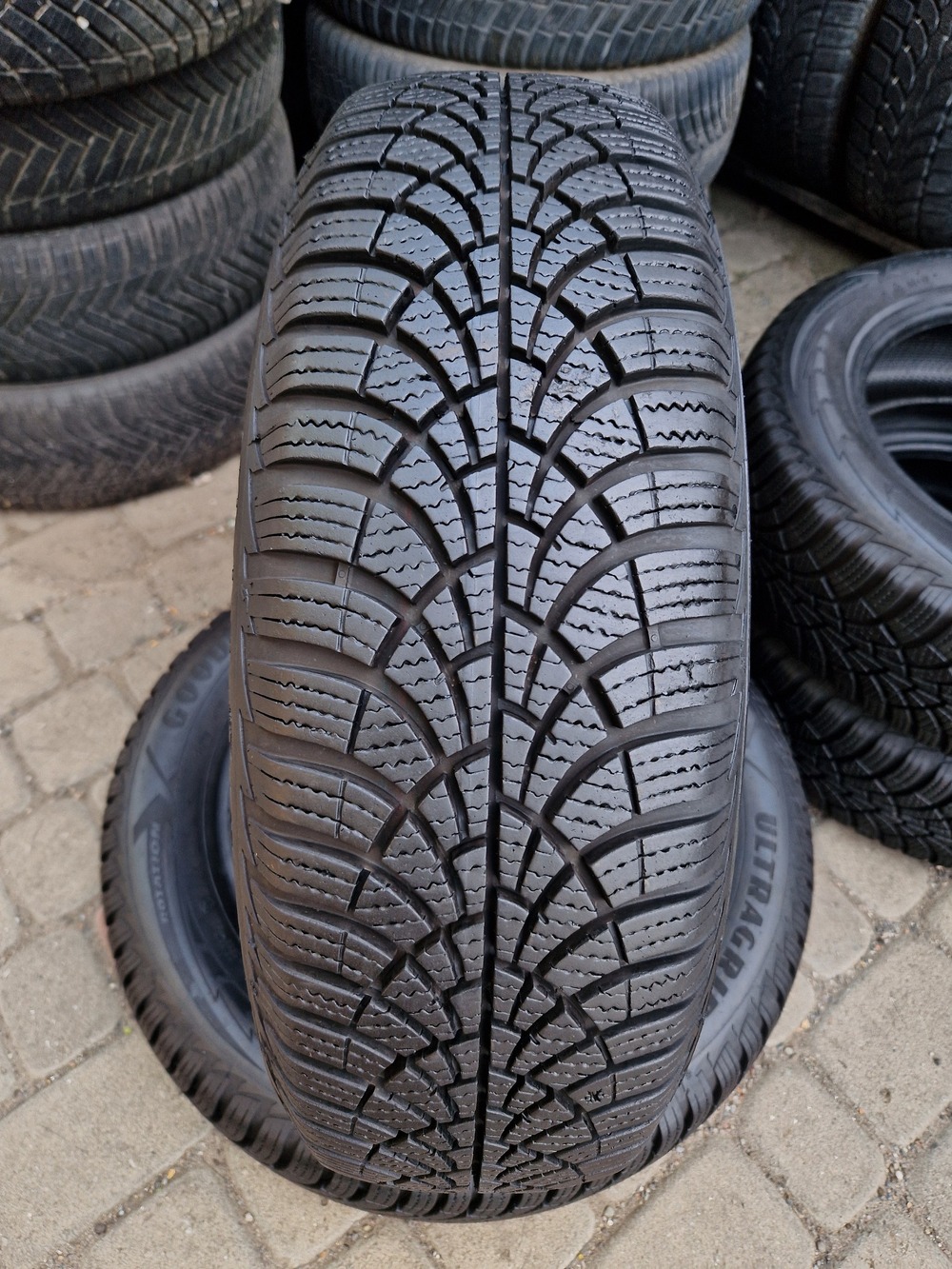 з б/у 175/65R15 Goodyear UltraGrip 9 4216 7.5мм
