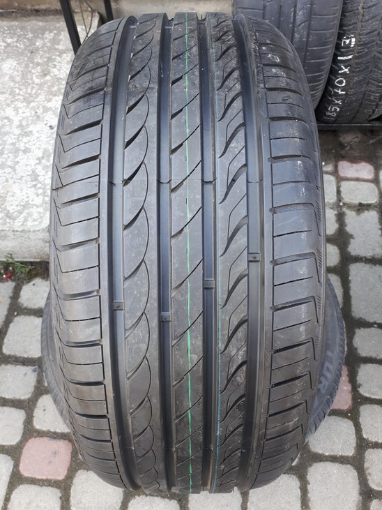 л н 225/40R18 Delinte DH2 4215