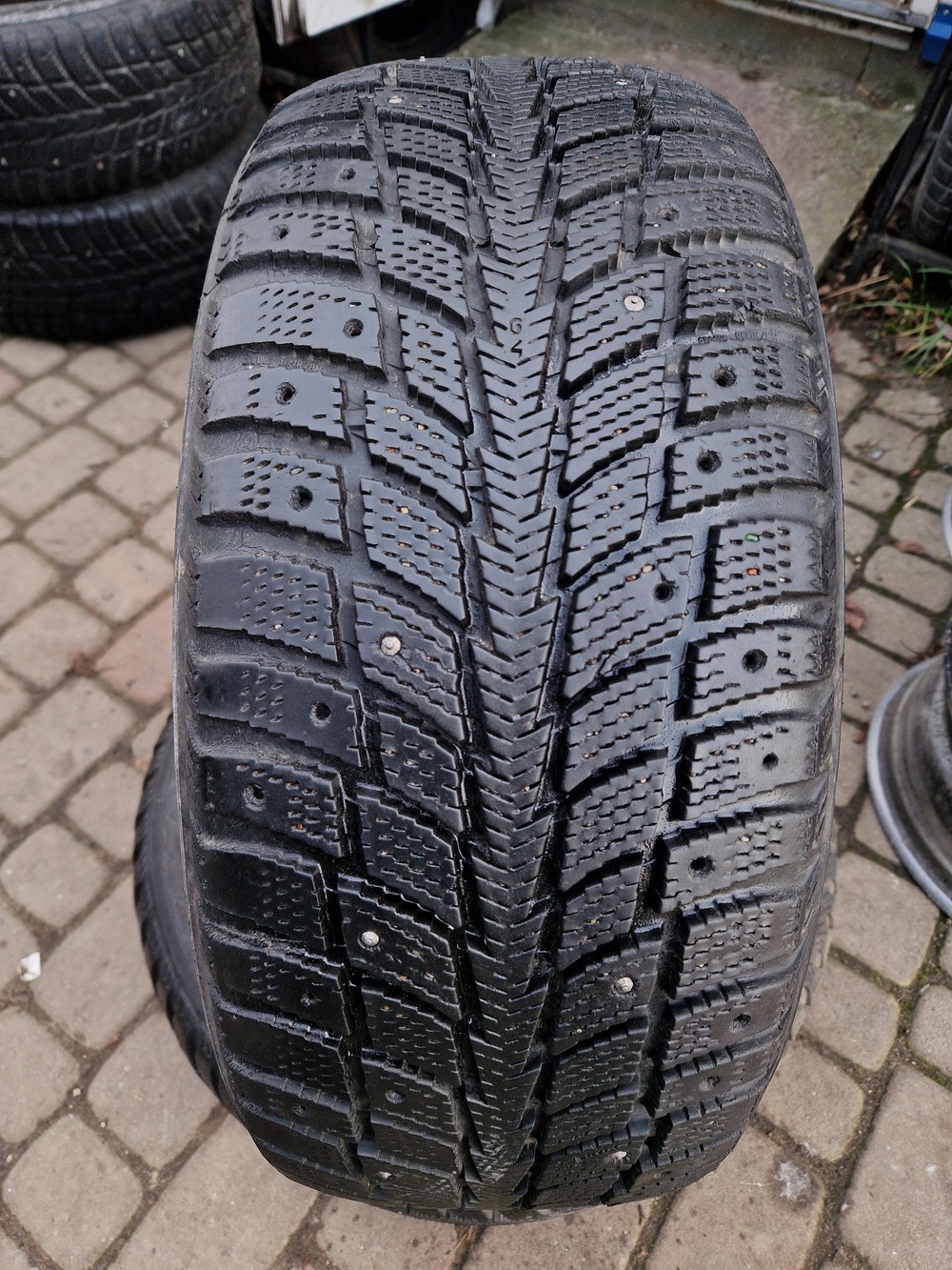з б/у 225/50R16 Nokian Hakkapeliitta 2 2105 6-6.5мм