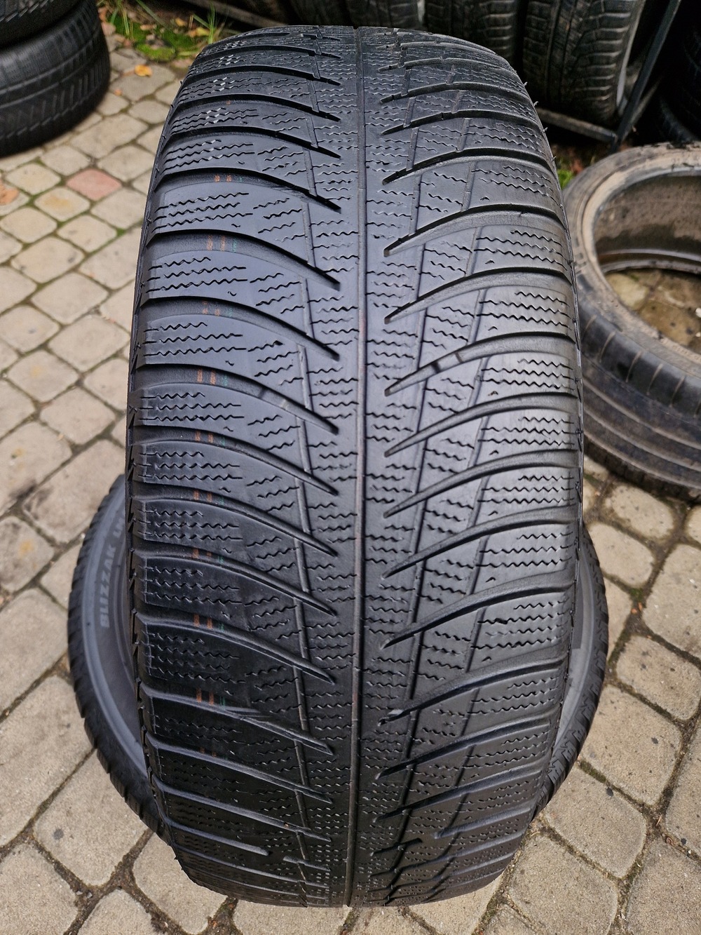 з б/у 205/60R16 Bridgestone Blizzak LM001 1418 4-4.5мм