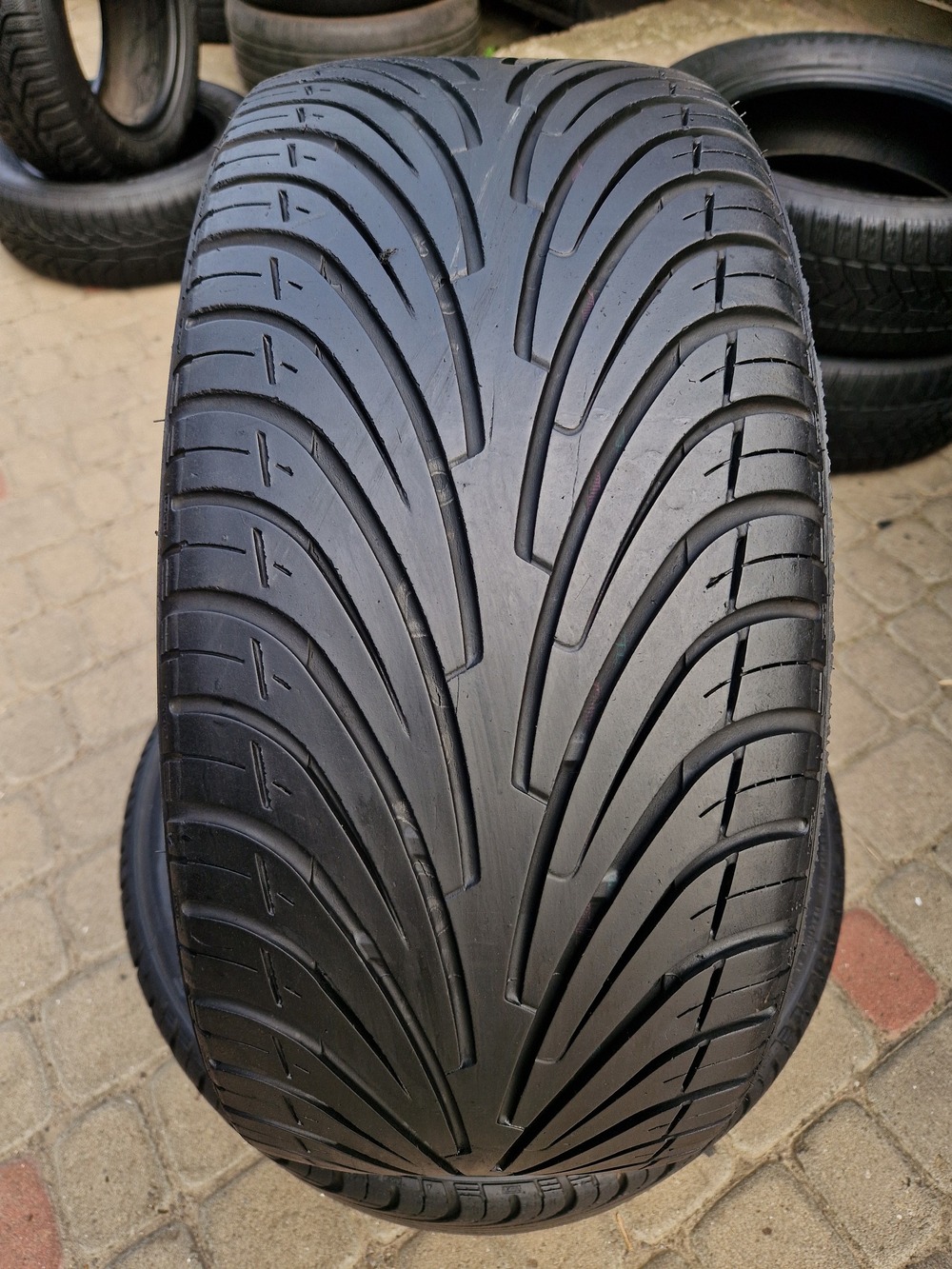 л б/у 225/40R18 Roadstone N3000 1611 5-6мм