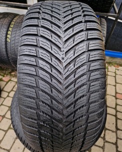в б/у 225/40R18 Nokian Seasonproof 1121 8-9мм