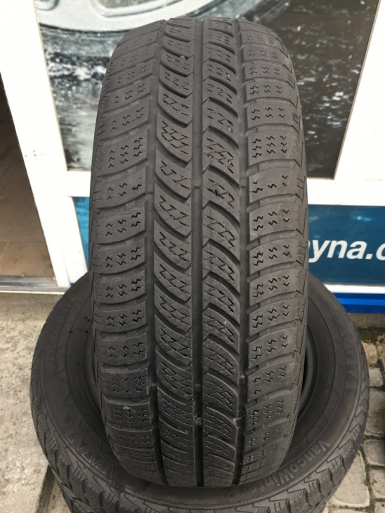 з б/у 215/60R17C Continental VancoWinter 2
