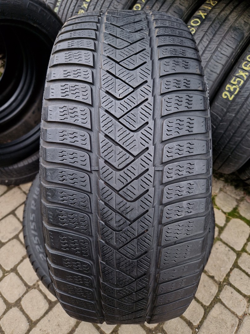 з б/у 225/55R18 Pirelli Winter Sottozero 3 2918 4.5-5мм