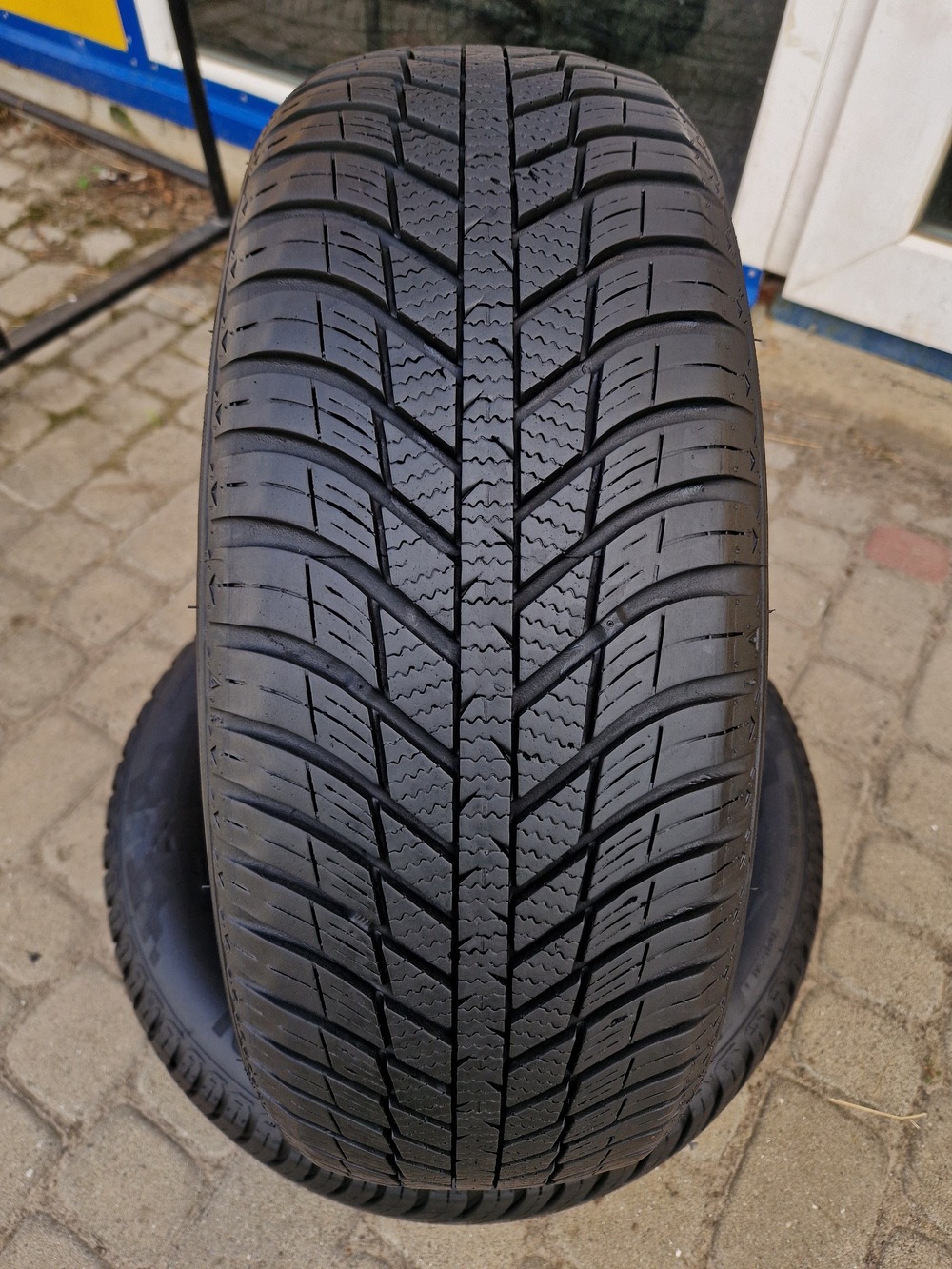 в б/у 205/60R16 Nexen NBlue 4 Season 0321 6.5-7мм