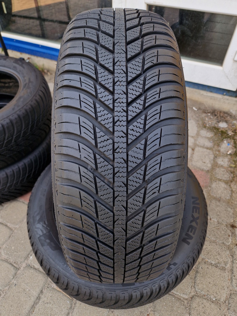 в б/у 215/60R17 Nexen NBlue 4 Season 4518 6-7мм