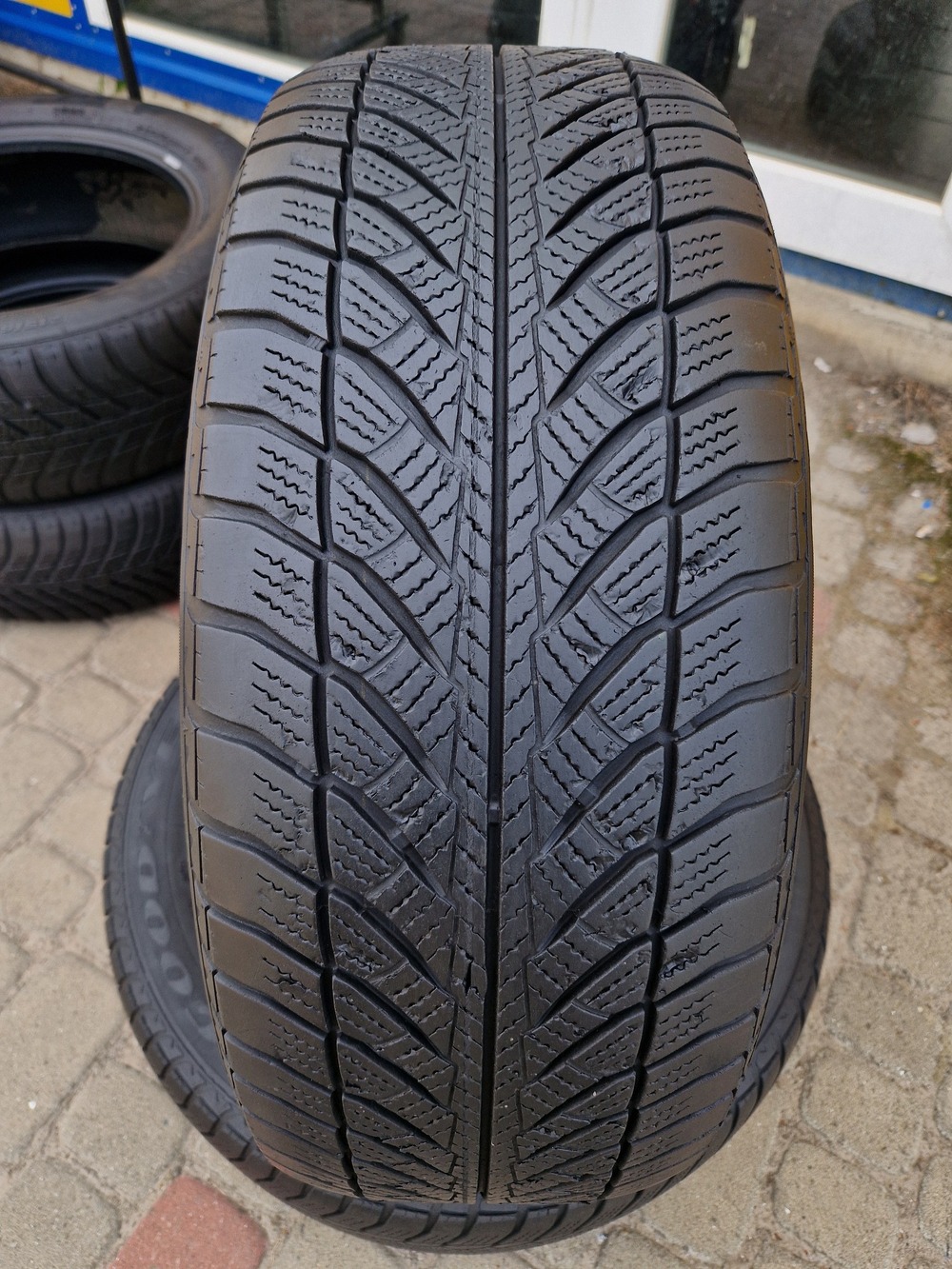 з б/у 225/55R17 Goodyear Ultra Grip Performance 2 4911 5-5.5мм