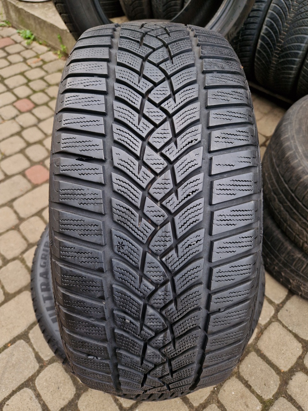 з б/у 225/45R18 Goodyear Ultra Grip Performance G1 2517 6.5мм
