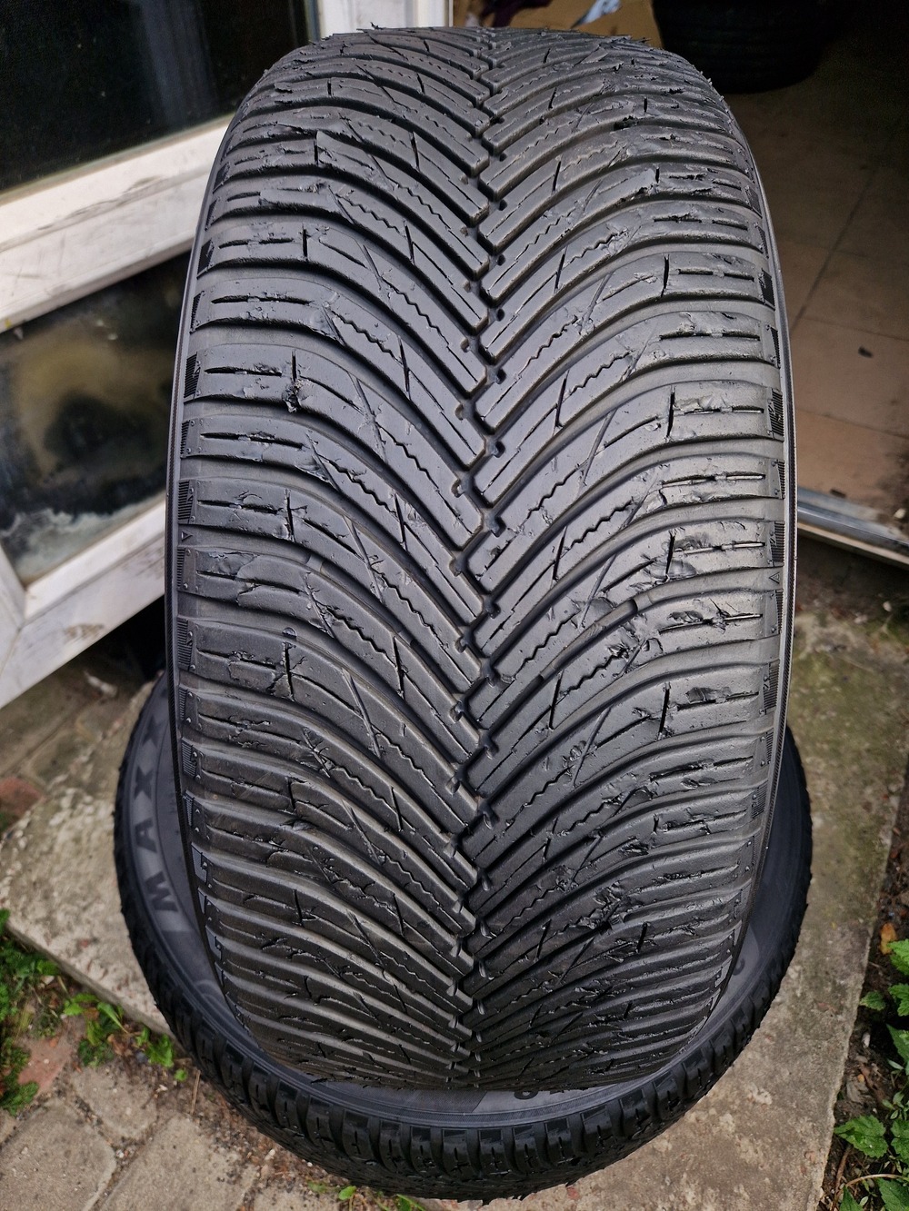 в б/у 235/45R18 Maxxis Premitra All Season AP3 2720 5.5-6мм