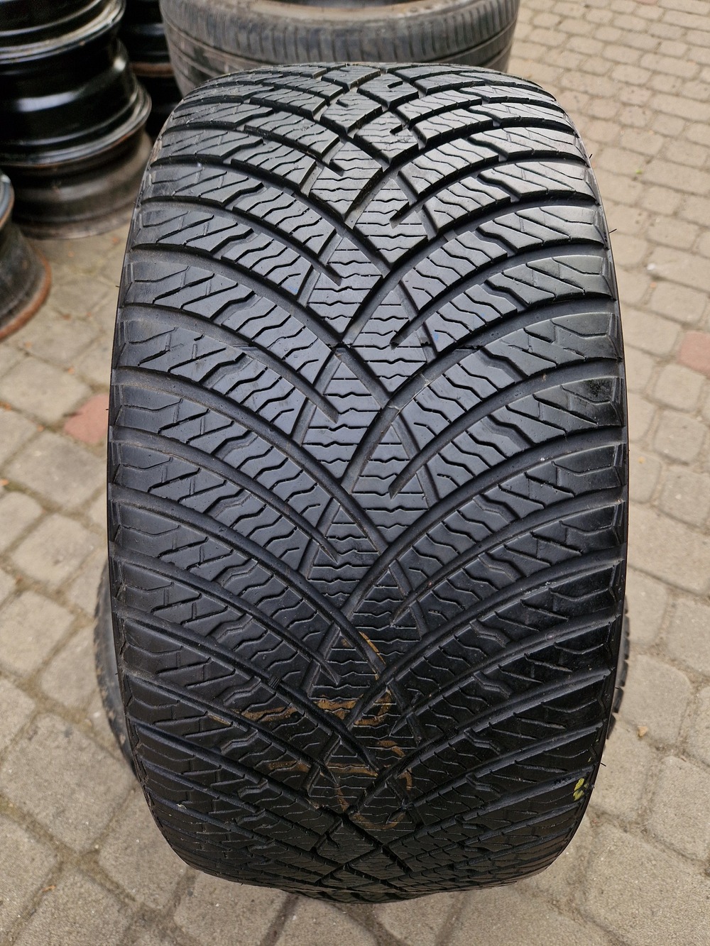 в б/у 235/35R19 Zeetex ZT8000 4S 0823 7.5мм
