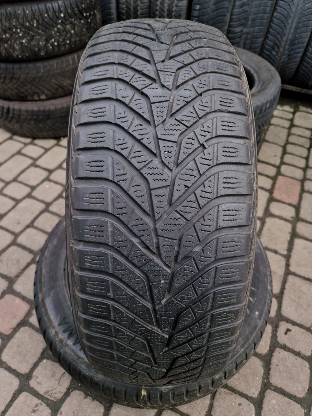 з б/у 215/55R18 Yokohama BluEarthWinter V905 0320 5-6мм