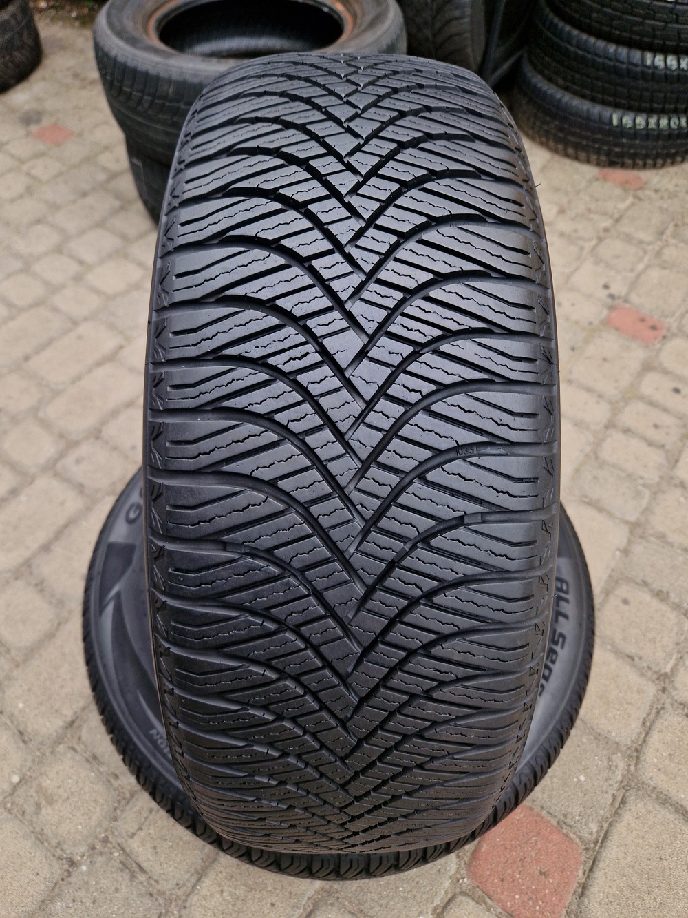 в б/у 205/55R16 Goodride All Season Elite Z-401 4020 6-6.5мм