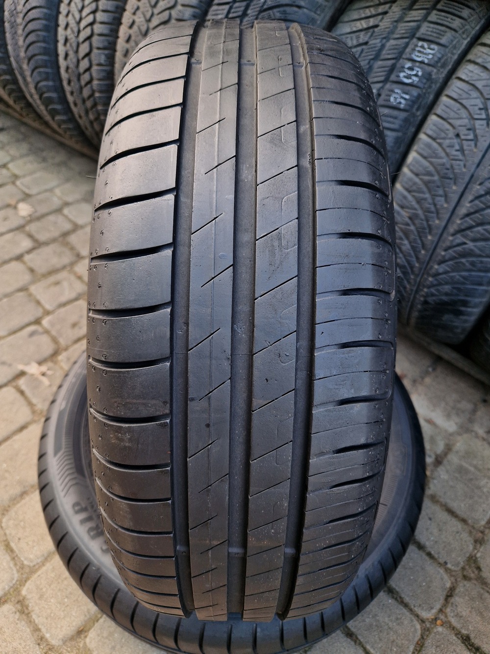 л б/у 195/60R15 Goodyear EfficientGrip Performance 0517 6-7мм
