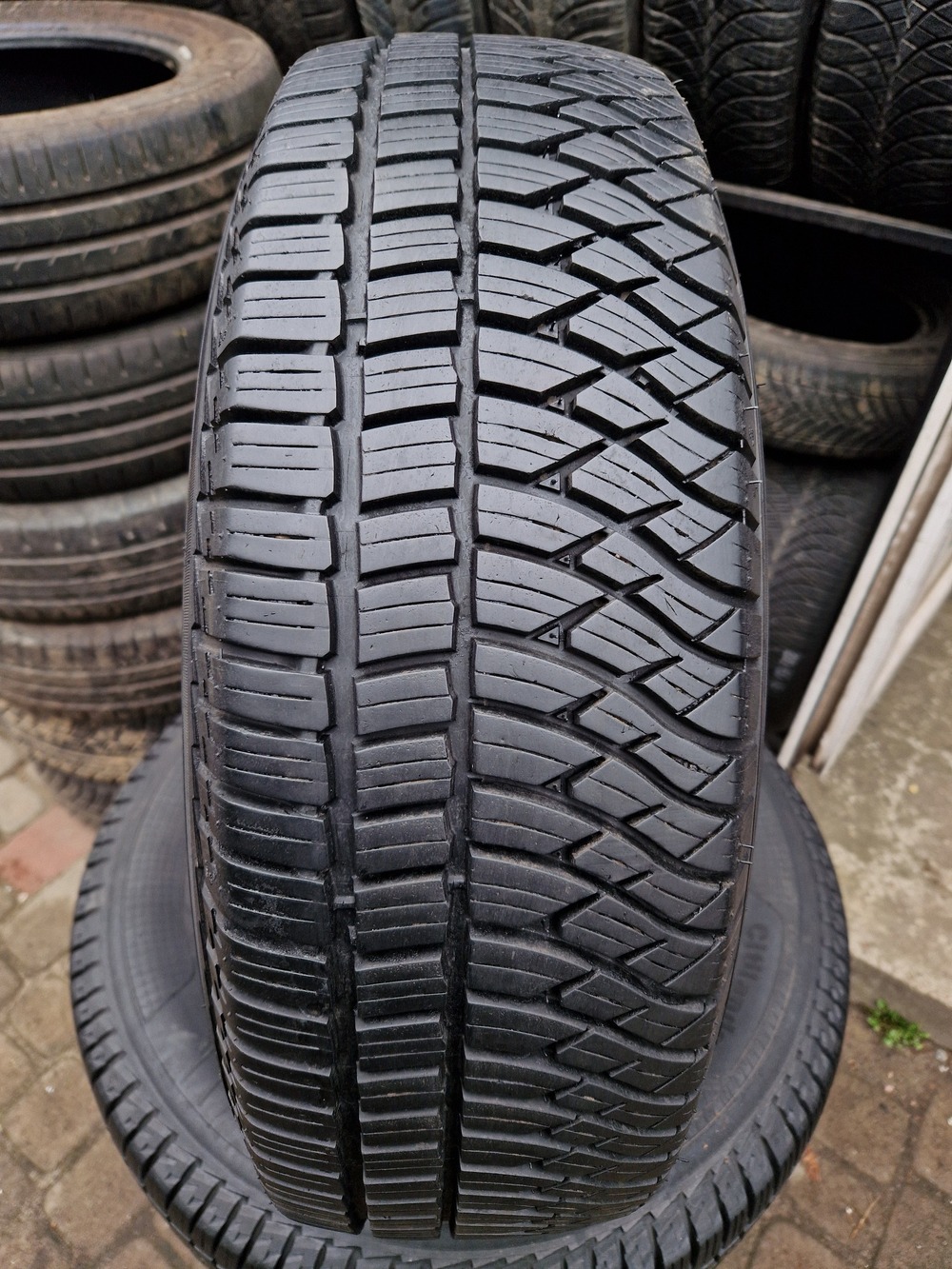 в б/у 205/70R15 Kleber Citilander 4615 6мм; 7-7.5мм
