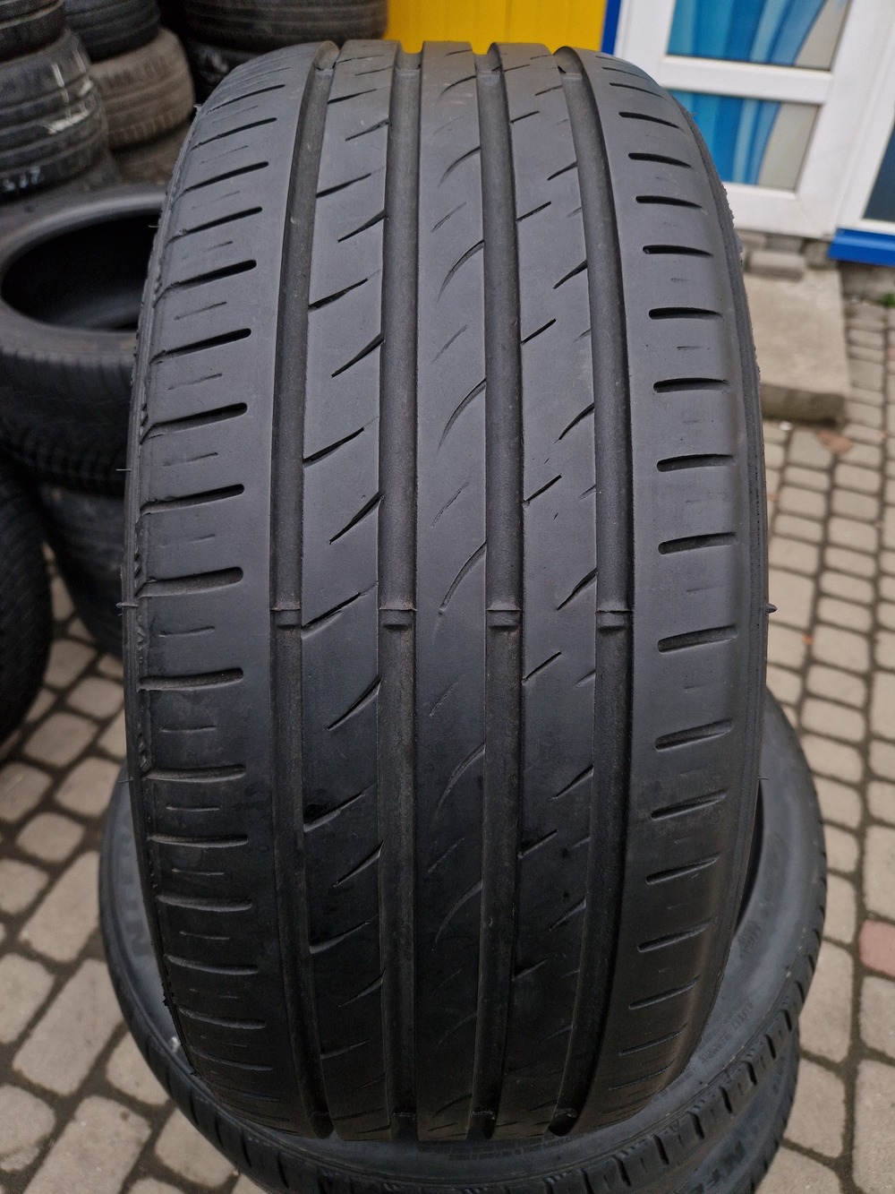 л б/у 225/40R18 Nexen N`Fera SU4 1421 5.5мм