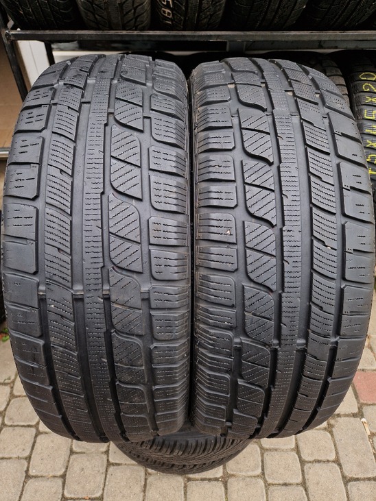 Шины 215 60 R17 БУ