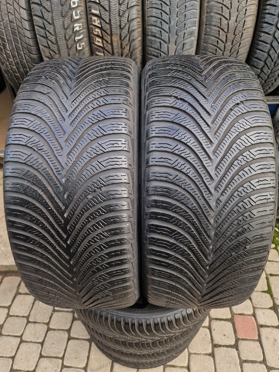 Шины 225 45 R17 зима Б/У